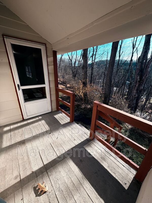 Building Photo - 231 Poco Ln