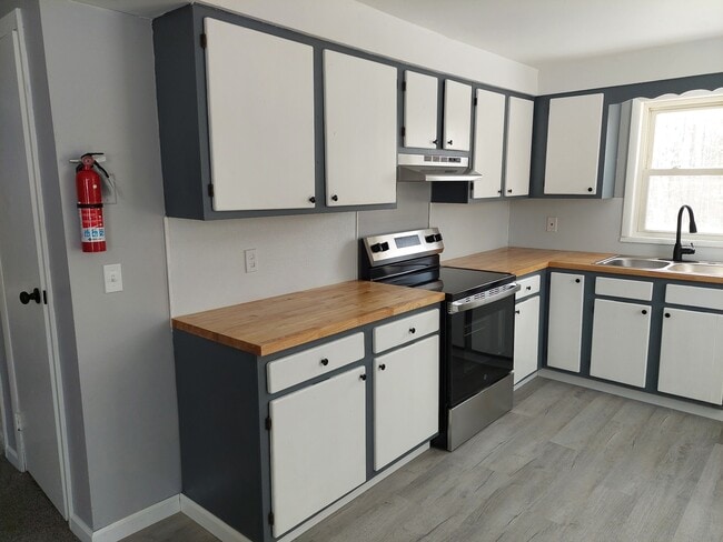 Building Photo - 12 Airport Rd