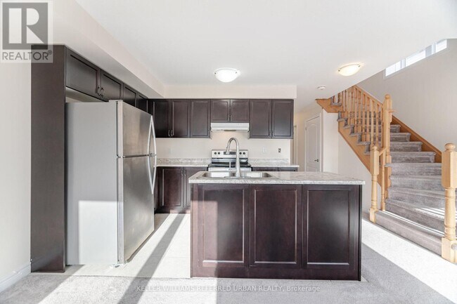 Photo du bâtiment - 740-740 Linden Dr