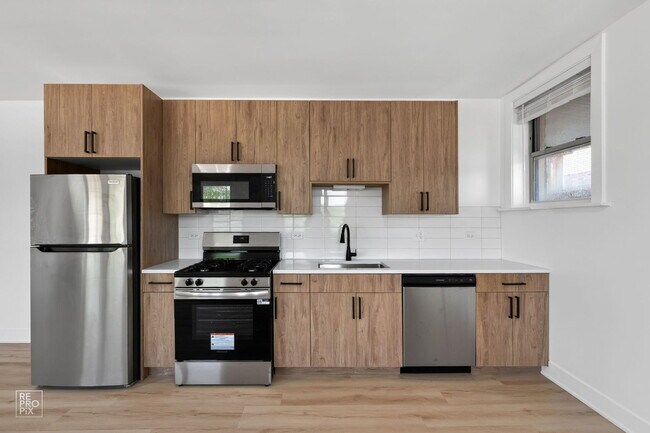 Foto del edificio - 6312 N Artesian Ave