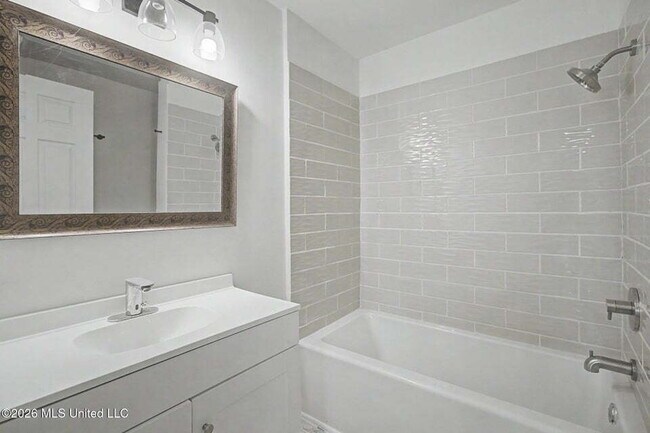 Foto del edificio - 1 bedroom apartment near D'Iberville