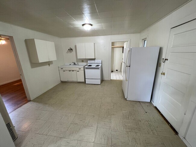 Foto del edificio - 223-223.5-2235 E Home St