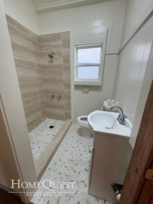 Photo - Live / Work -- Business Use Permitted!  3/... House