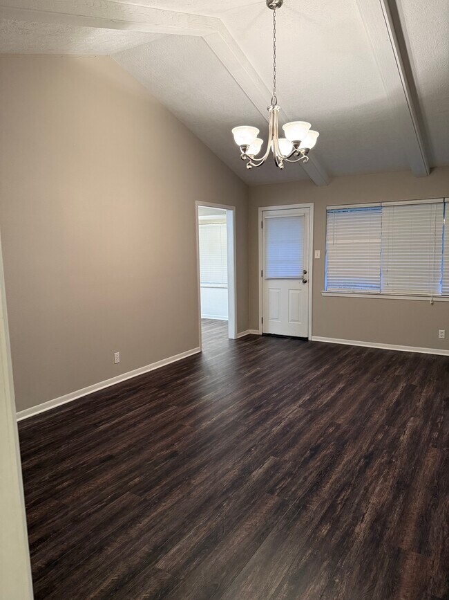 Foto del edificio - 1150 Chatwood Dr.