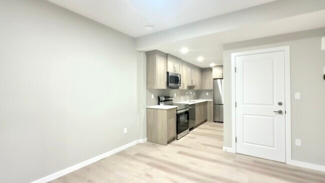 Photo du bâtiment - 482 Edgemont Dr NW