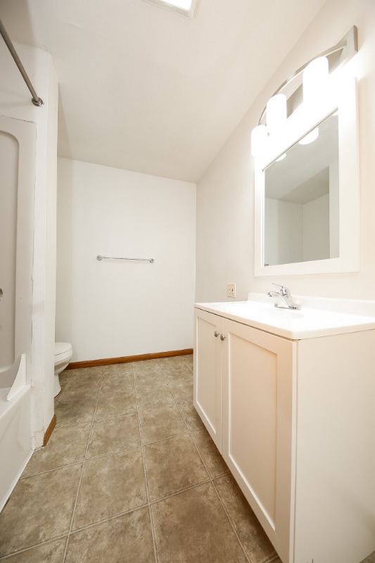 Building Photo - 808 S Grange Ave