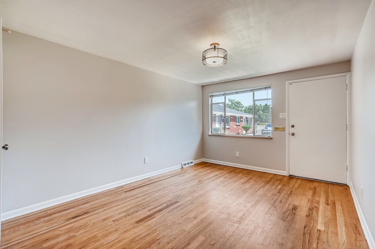 Primary Photo - 3363 Sheridan Boulevard