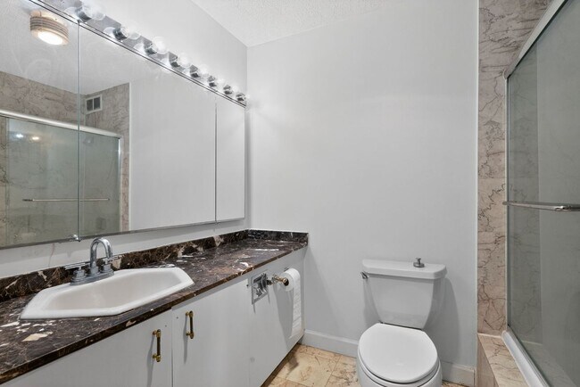 Foto del edificio - 360 E Randolph St