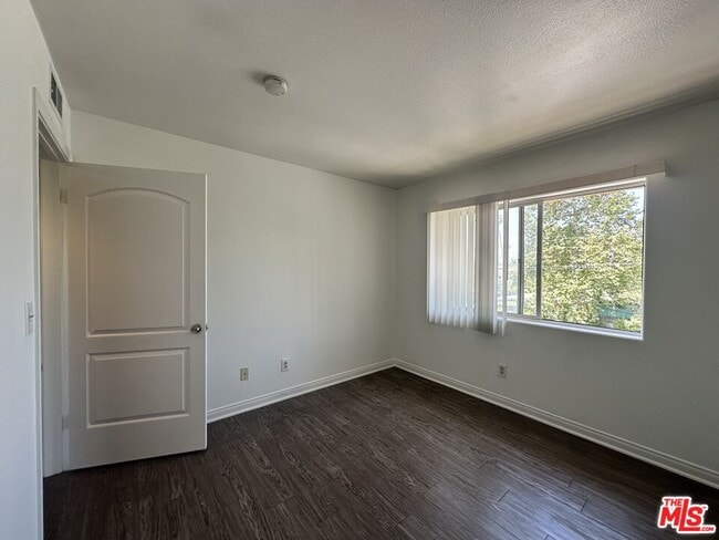 Foto del edificio - 14359 Haynes St