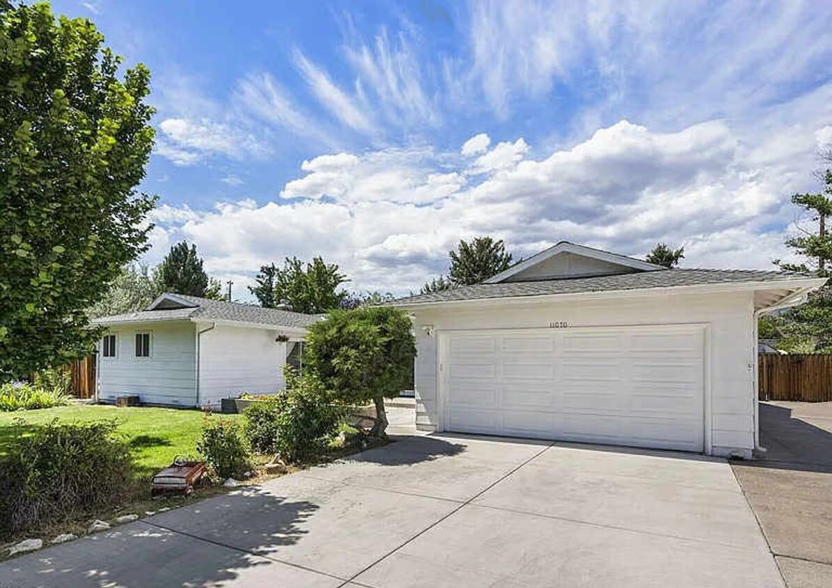 Primary Photo - Charming 3-Bedroom, 2-Bathroom Home in Mat...