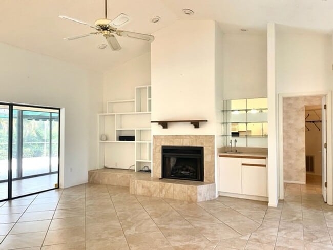 Building Photo - 3/2 ANNUAL - POOL HOUSE/W/ HUGE BONUS ROOM...