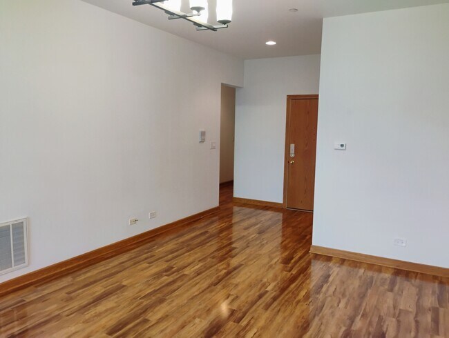 Building Photo - 397 Alles St