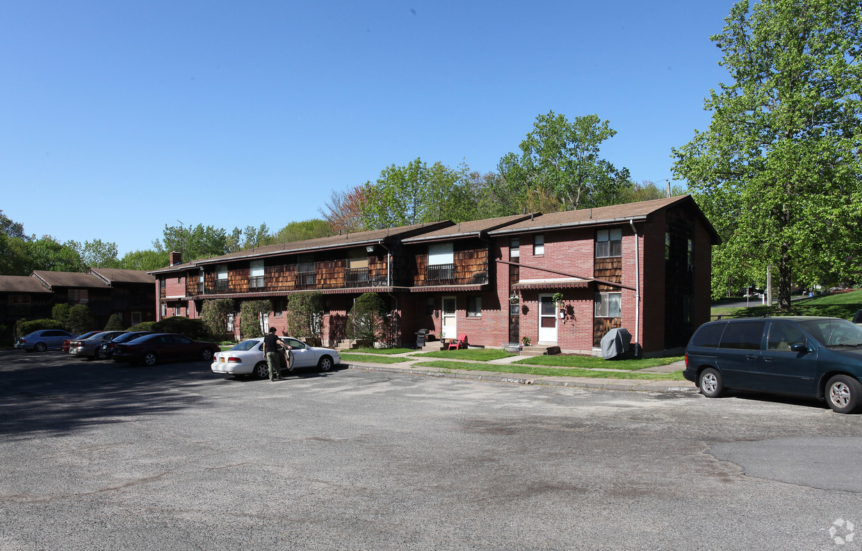 Primary Photo - 105-137 Farmstead Rd