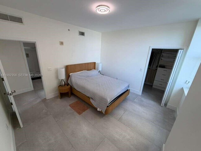 Foto del edificio - 3330 NE 190th St