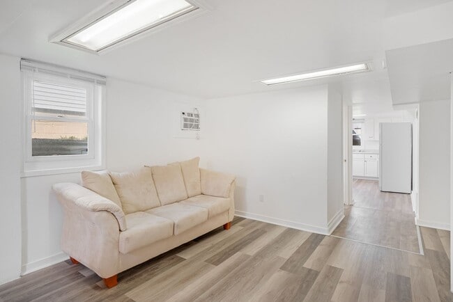 Building Photo - 1 Bed, 1 Bath Duplex in Urbana - AVAILABLE...