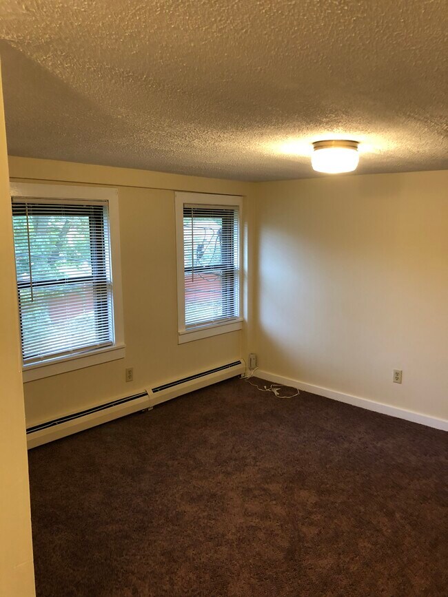 Living room - 610 Annaquatucket Rd