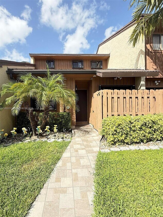 Foto principal - 4182 S Pine Island Rd