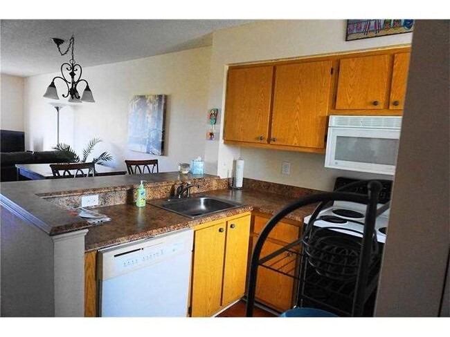 Building Photo - 2106 S Cypress Bend Dr