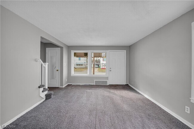 Building Photo - 1461 E 252nd St