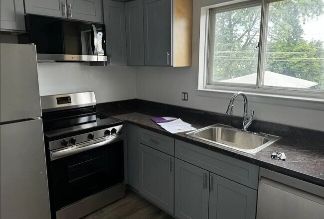 Foto del edificio - 24106-24276 Ann Arbor Trl