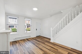 Building Photo - 4447 N 19th St