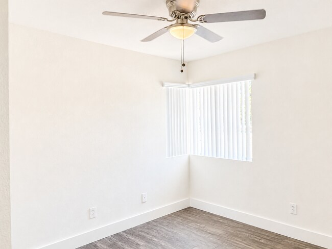 Foto del edificio - Beautiful 3 Bedroom Apartment In Placentia