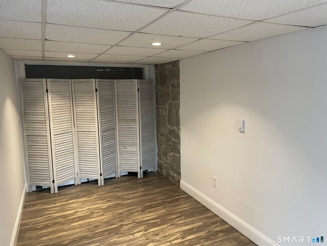 Foto del edificio - 377 Horse Pond Rd