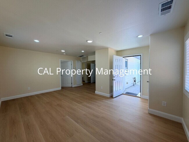 Foto del edificio - 245-A Maple St