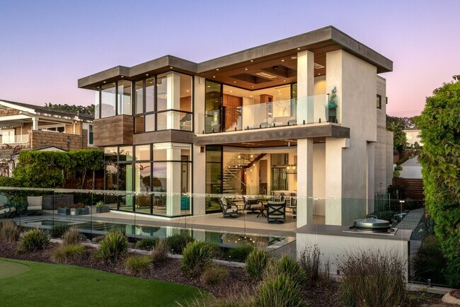 Foto del edificio - Luxury Coastal Escape w/ Resort-Style Amenities & Stunning Views
