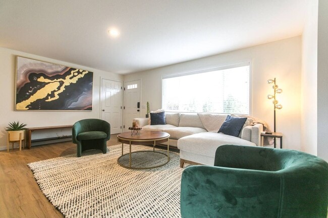 Building Photo - Railroad Duplex - 0000-RAIL-00