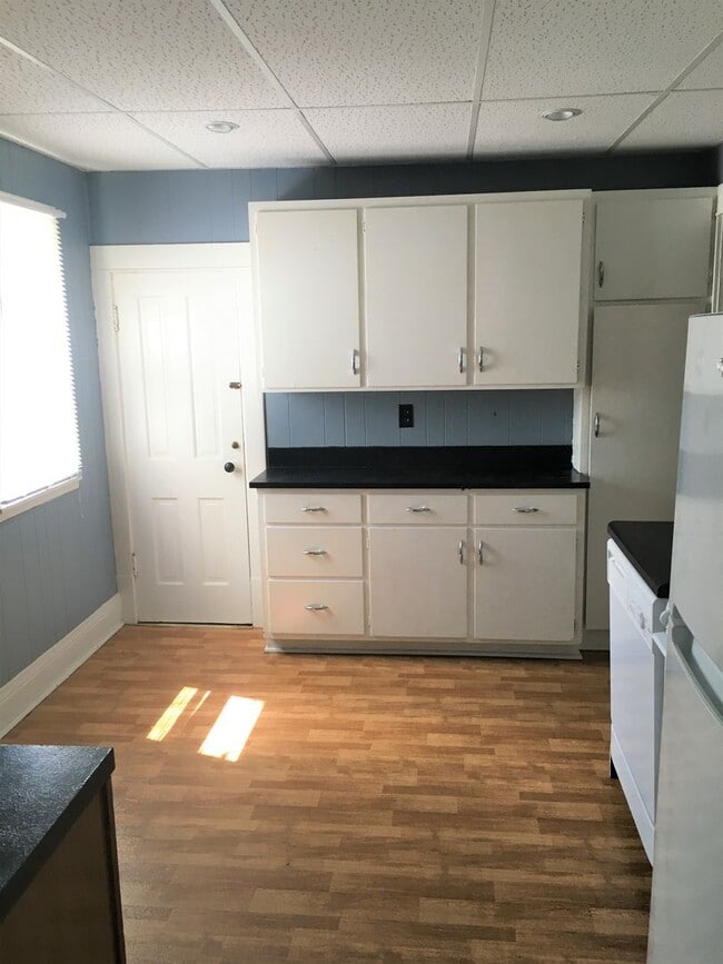 Building Photo - 2 Bed 1 Bath House