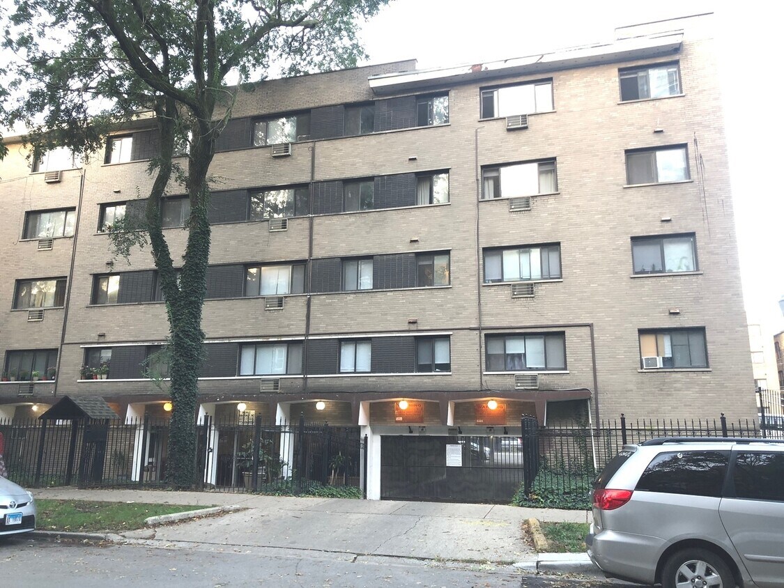 Foto principal - 5420 N Kenmore Ave