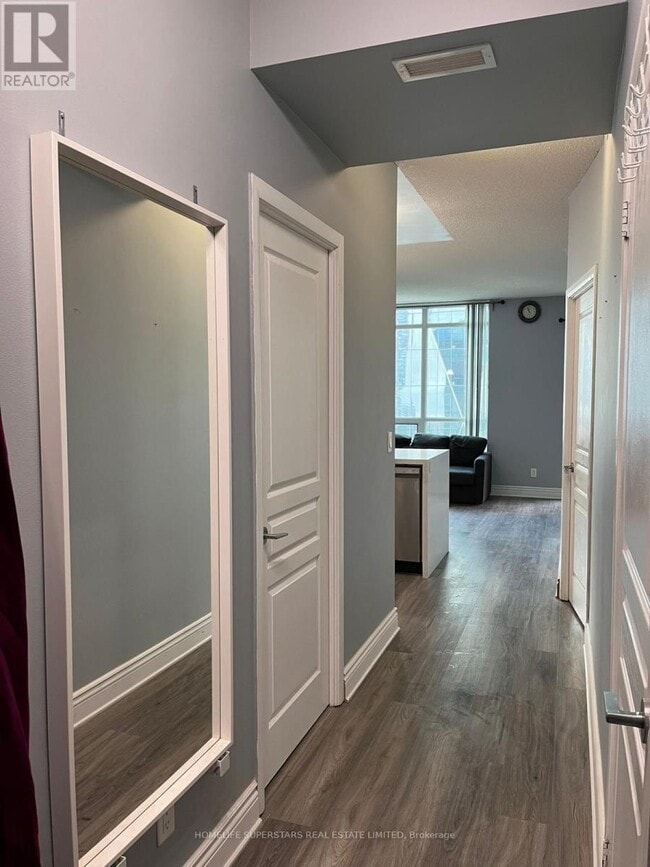 Photo du bâtiment - 18 Yonge St