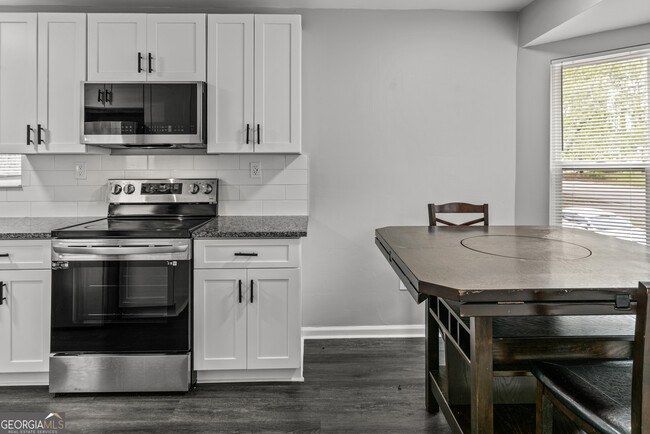 Foto del edificio - 140 Cumberland Ct