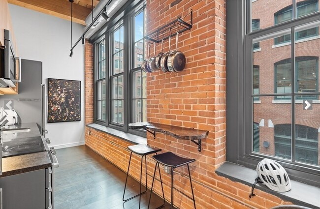 Building Photo - 319 A St