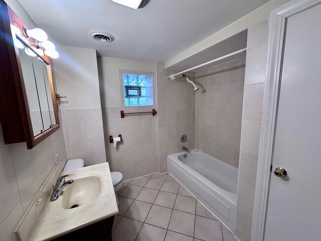 Building Photo - 3706 S Parnell Ave