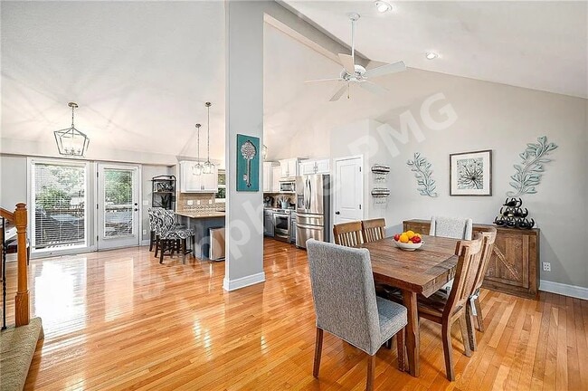 Foto del edificio - 8707 N Wheaton Ct