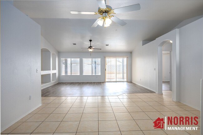 Foto del edificio - Nicely Renovated Home with NO HOA