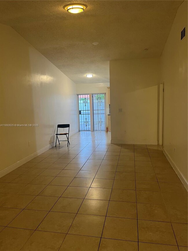 Foto del edificio - 2528 W 65th St
