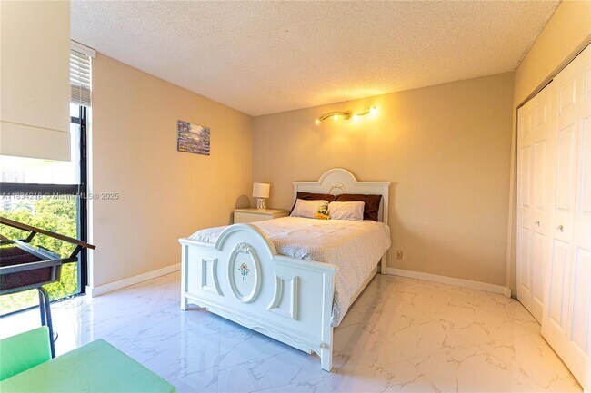Foto del edificio - 20225 NE 34th Ct