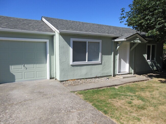 Foto del edificio - Two Bedroom Duplex with Garage