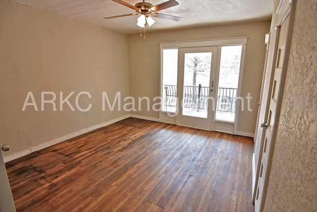 Building Photo - 1114 E Armour Blvd