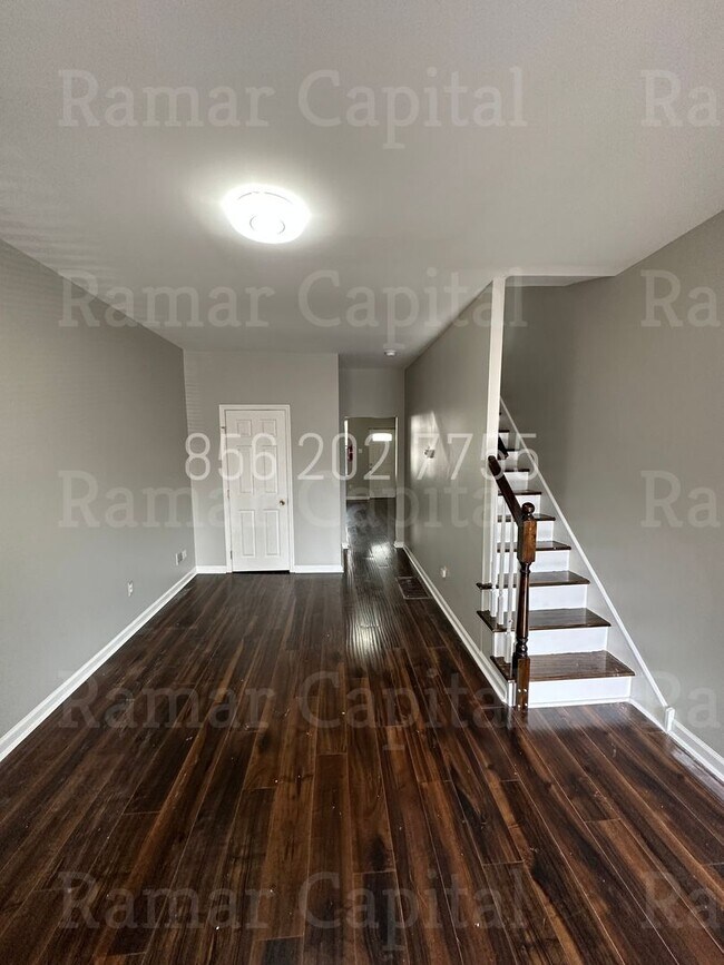 Foto del edificio - Spacious 3BR Row House with 1.5 bathroom, ...