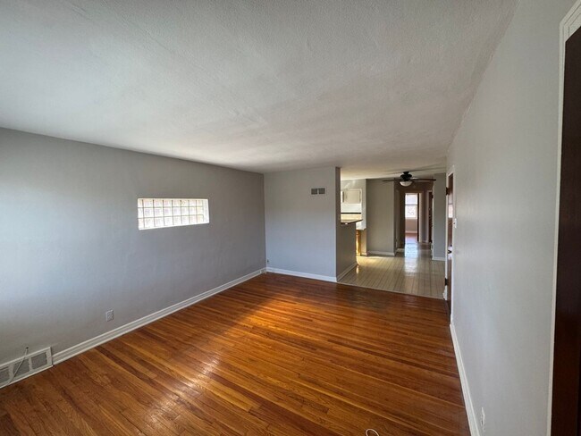 Foto del edificio - 4519 Jamieson Ave