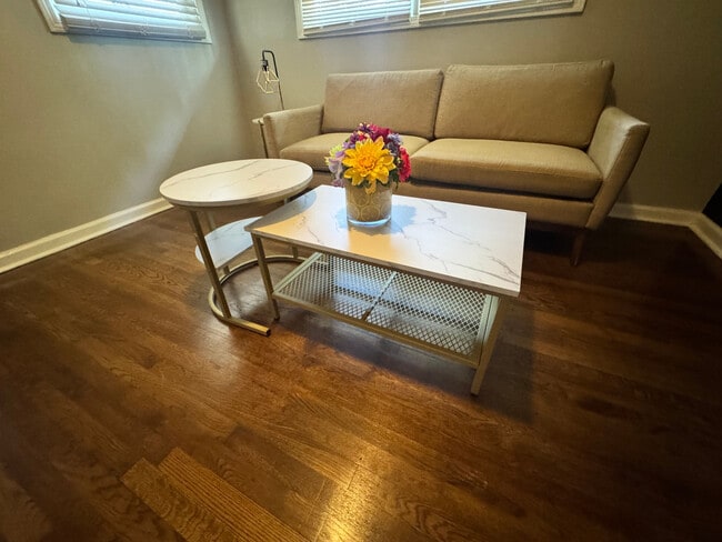 Foto del edificio - Room in House on Patricia Dr