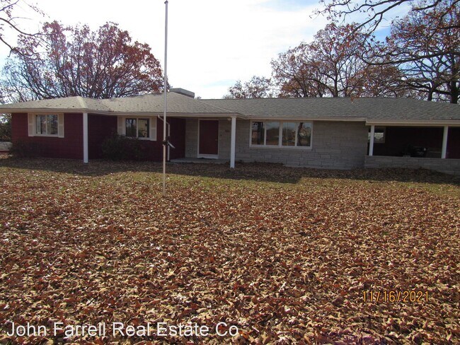Foto del edificio - 4 br, 3.5 bath House - 1041 Mace Rd.