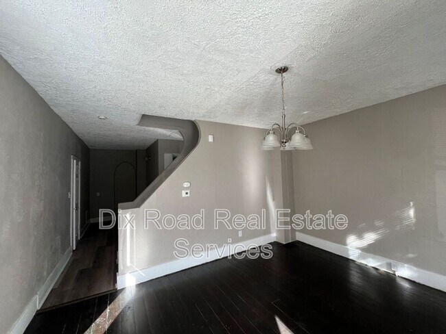 Foto del edificio - 305 Maple Ave