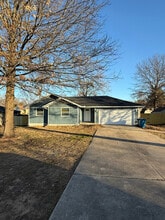 Building Photo - 4351 W Weaver Rd