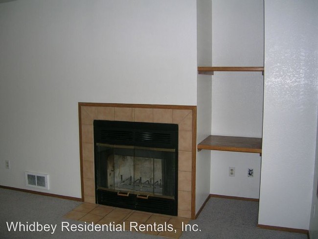Building Photo - 945 SW Barrington Dr