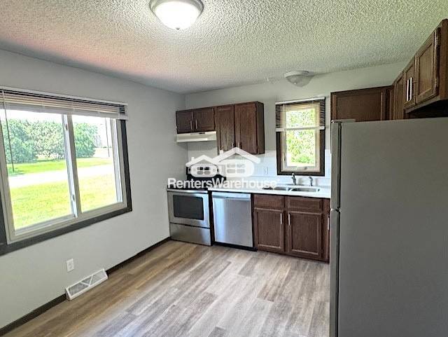 Foto del edificio - 2550 Teakwood Ln N
